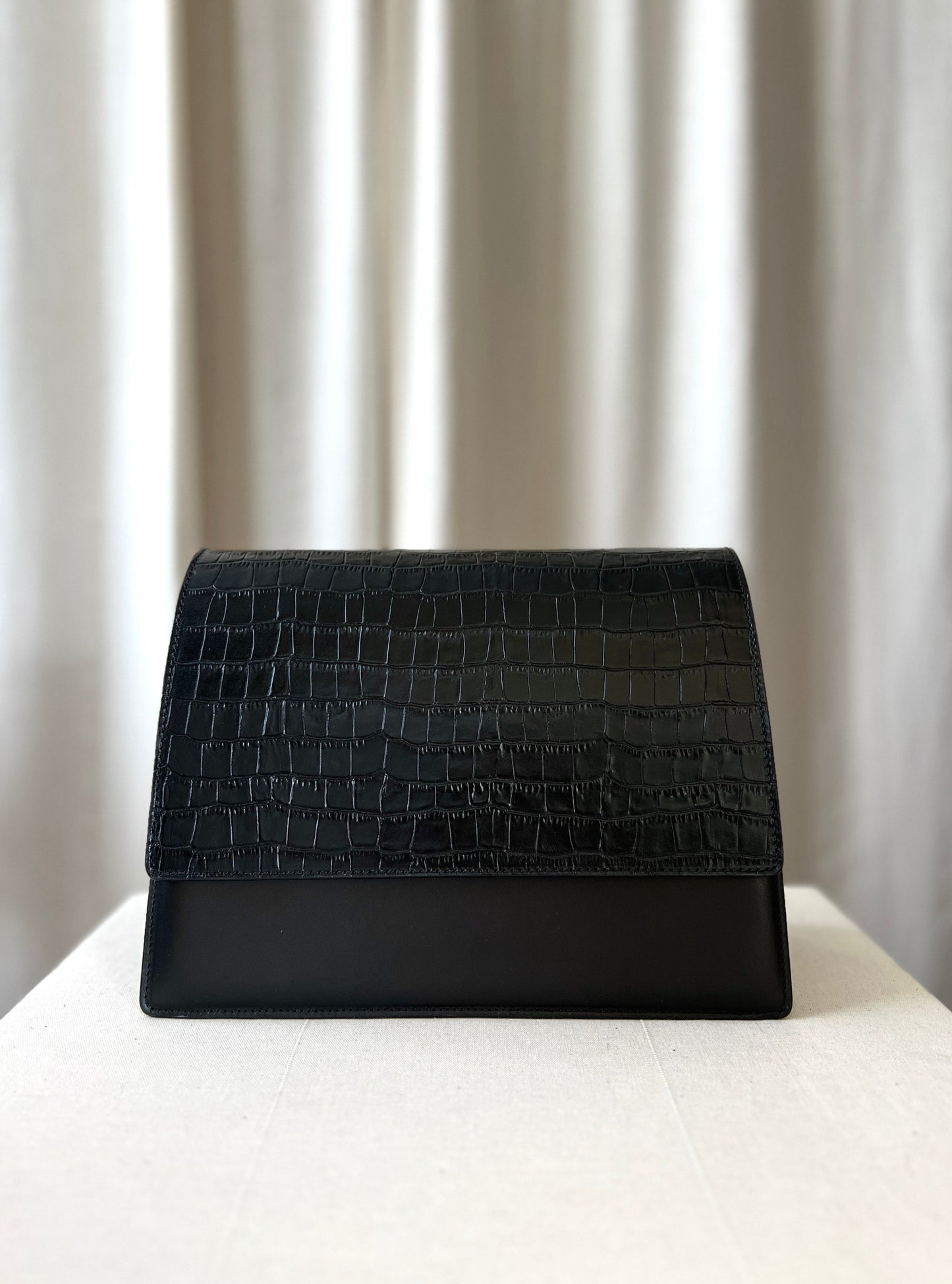 The Flap Black Croco